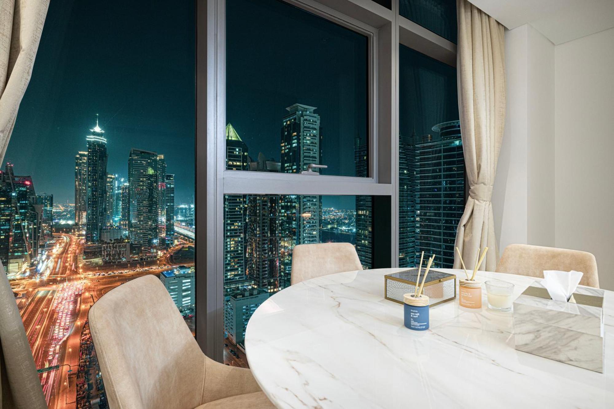 Infinity Pool & Burj Khalifa View L Luxe Paramount Дубай Экстерьер фото